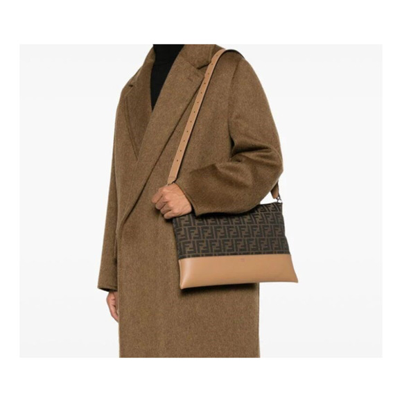 NEW FENDI FF LOGO ZIP CLUTCH SHOULDER BAG NWT! - Picture 2 of 16